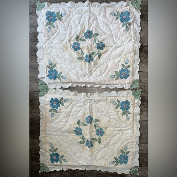 Vintage 1987 Queen Size Quilt and Two Matching Pillow Shams - Picture 7 of 9